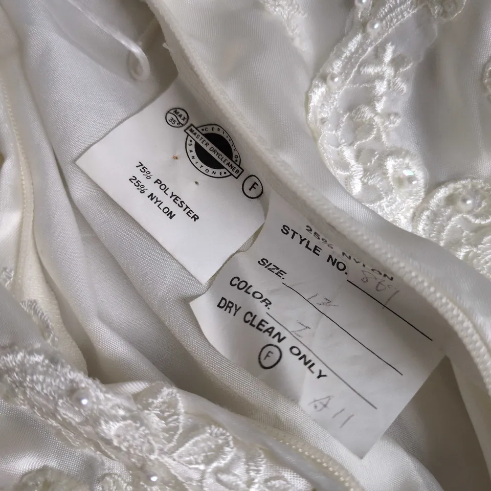 IVORY SATIN WEDDING DRESS WITH LACE BODICE AND PUFF SLEEVES SIZE 12 