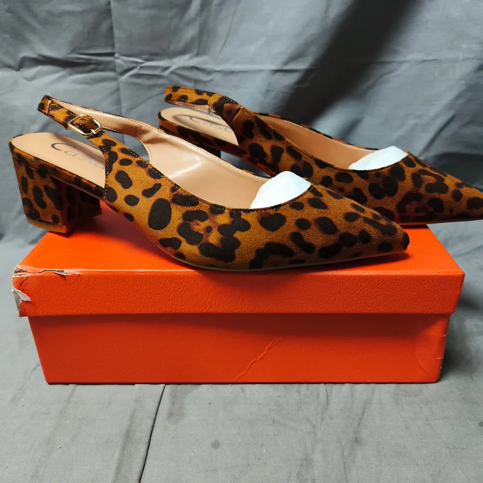 BOXED PAIR OF CASTAMERE POINTED TOE BLOCK HEEL SLINGBACK SHOES IN LEOPARD PRINT SIZE EU 42.5