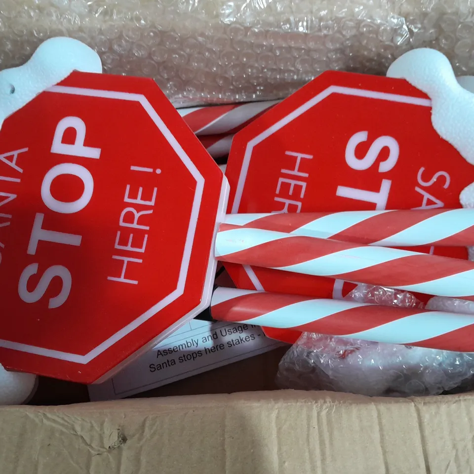 FESTIVE SET OF PRELIT SANTA STOP HERE STAKES