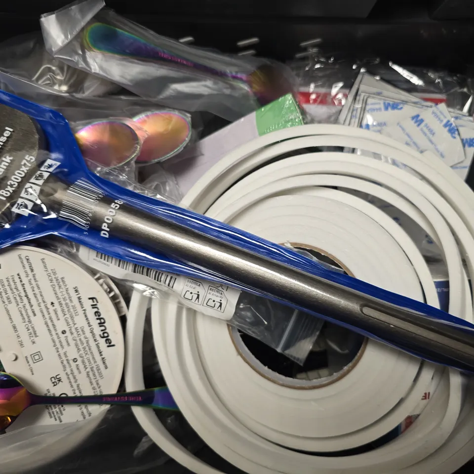 APPROXIMATELY 10 ASSORTED ITEMS TO INCLUDE - WINDOW INSULATION KIT , MOULD CLEANER , SUPER GLUE ETC