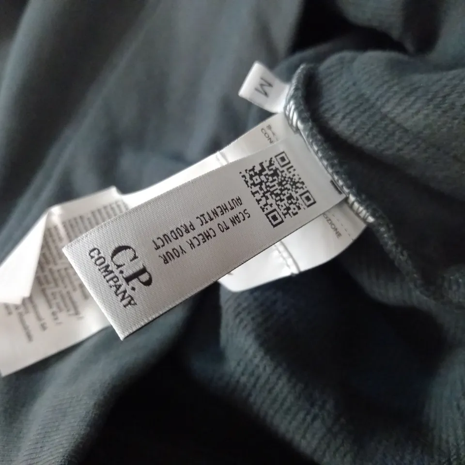 C.P COMPANY THE METROPOLIS SERIES UTILITY SWEATER IN SHADOW - MED