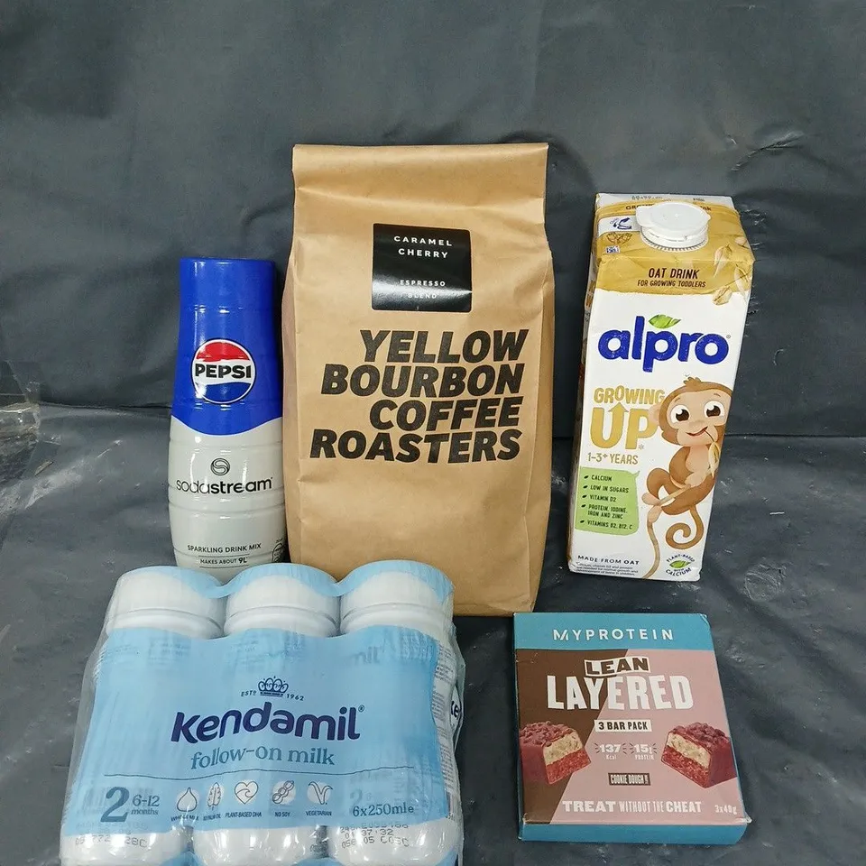 APPROXIMATELY 8 ASSORTED FOOD/DRINK PRODUCTS TO INCLUDE YELLOW BOURBON, KENDAMIL FOLLOW ON MILK, ALPRO MILK ETC 