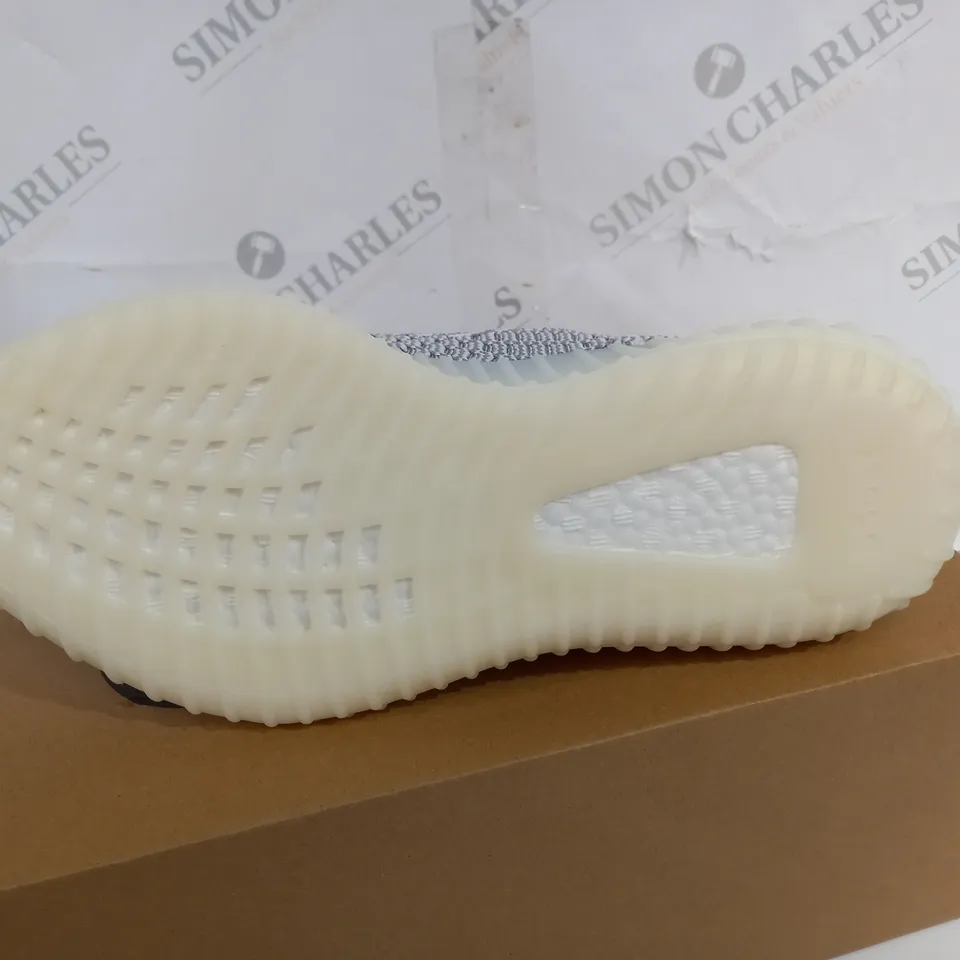 BOXED PAIR OF ADIDAS YEEZY 350 V2 GREY TRAINERS SIZE 10
