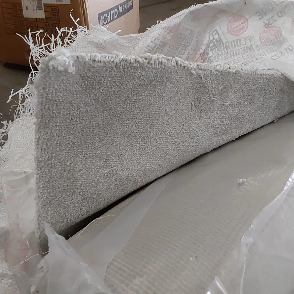 ROLL OF QUALITY MERIBEL MERCURY CARPET // SIZE: APPROXIMATELY 5 X 3.5m