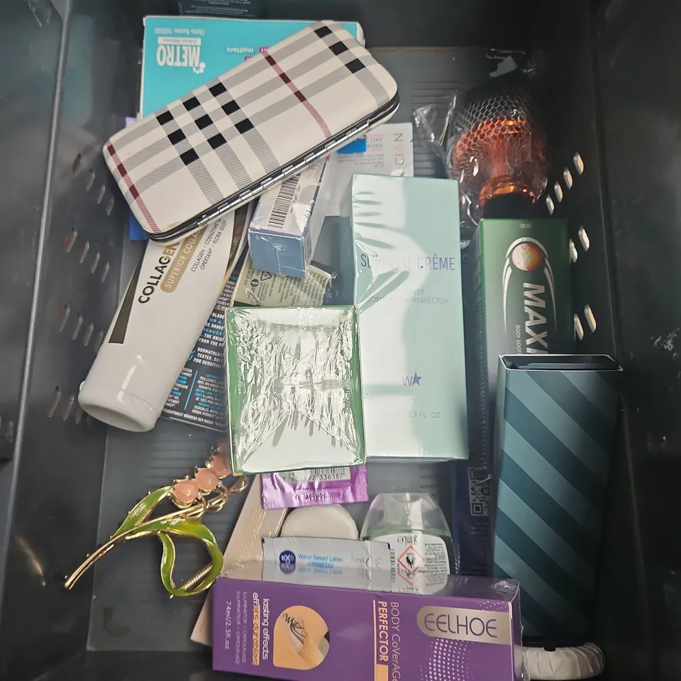 APPROXIMATEY 20 HEALTH AND BEAUTY PRODUCTS TO INCLUDE - DERMATICA SQUALENE CREAM CLEANSER - FLO BAMBOO DAY PADS - DR SQUATCH SOAP - ETC