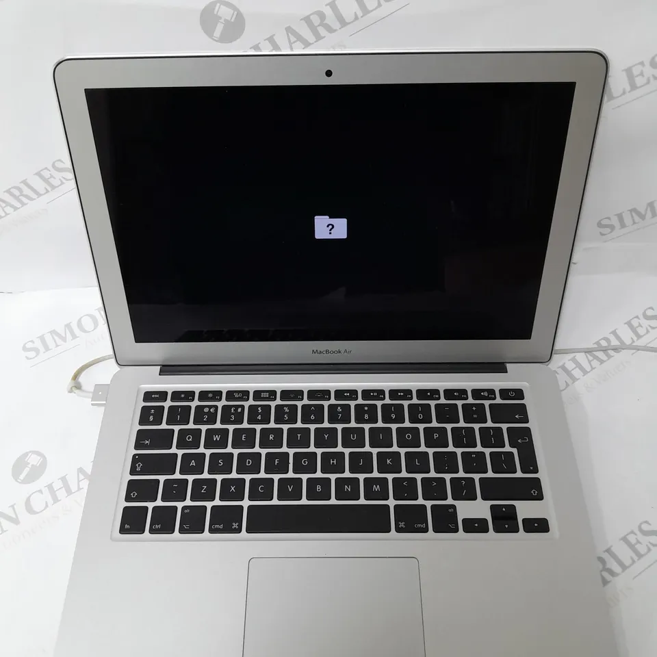 APPLE MACBOOK AIR 13" - A1466