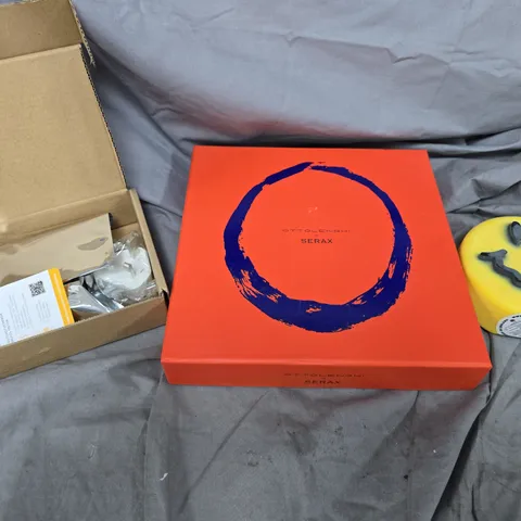 APPROXIMATELY 8 ASSORTED HOUSEHOLD PRODUCTS TO INCLUDE CANDLE, CHARGERS, COOKWARE ETC 