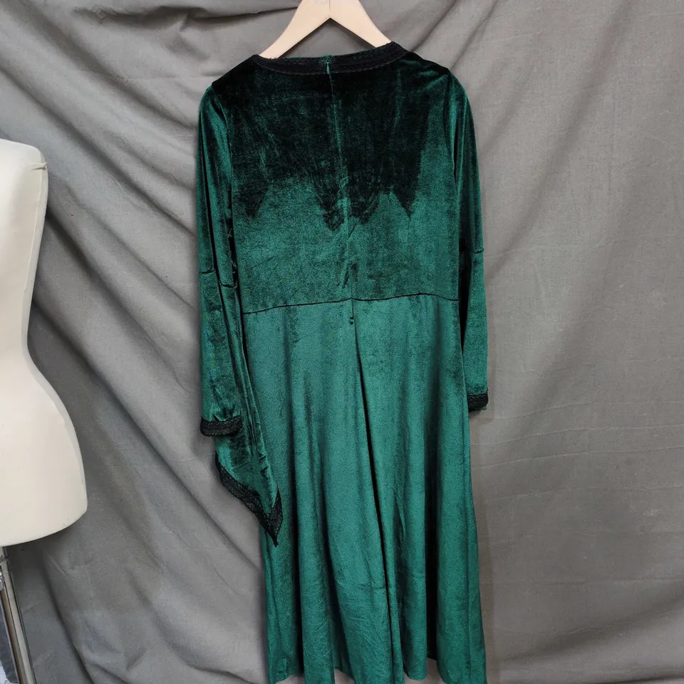 EMERALD GREEN VELVET EVENING GOWN WITH CORSET-STYLE BODICE SIZE SMALL