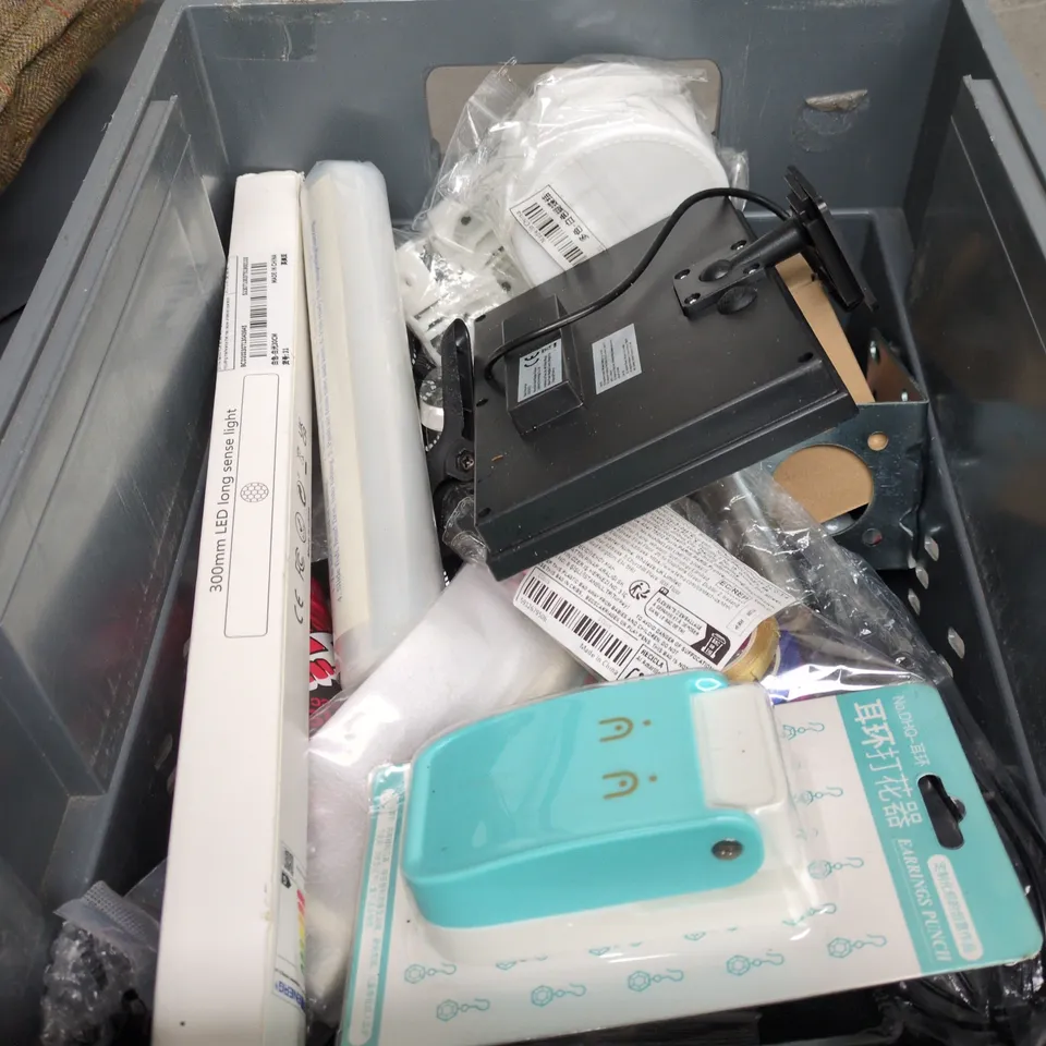 APPROXIMATELY 15 ASSORTED HOUSEHOLD PRODUCTS TO INCLUDE 3 IN 1 LASER TAPE MEASURE, BLOOD PRESSURE MONITOR AND A PENCIL SHARPENER