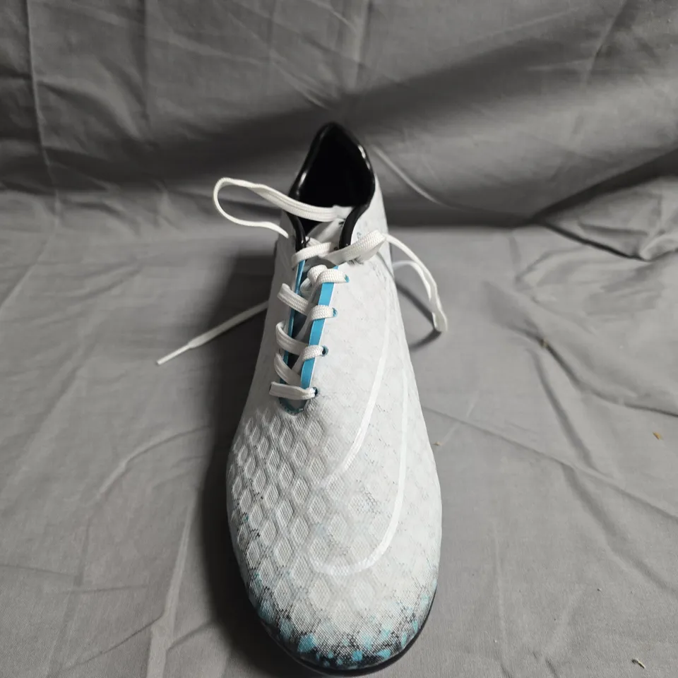 UNBOXED PAIR OF NIKE HYPERVENOM FOOTBALL BOOTS - UK SIZE 6.5