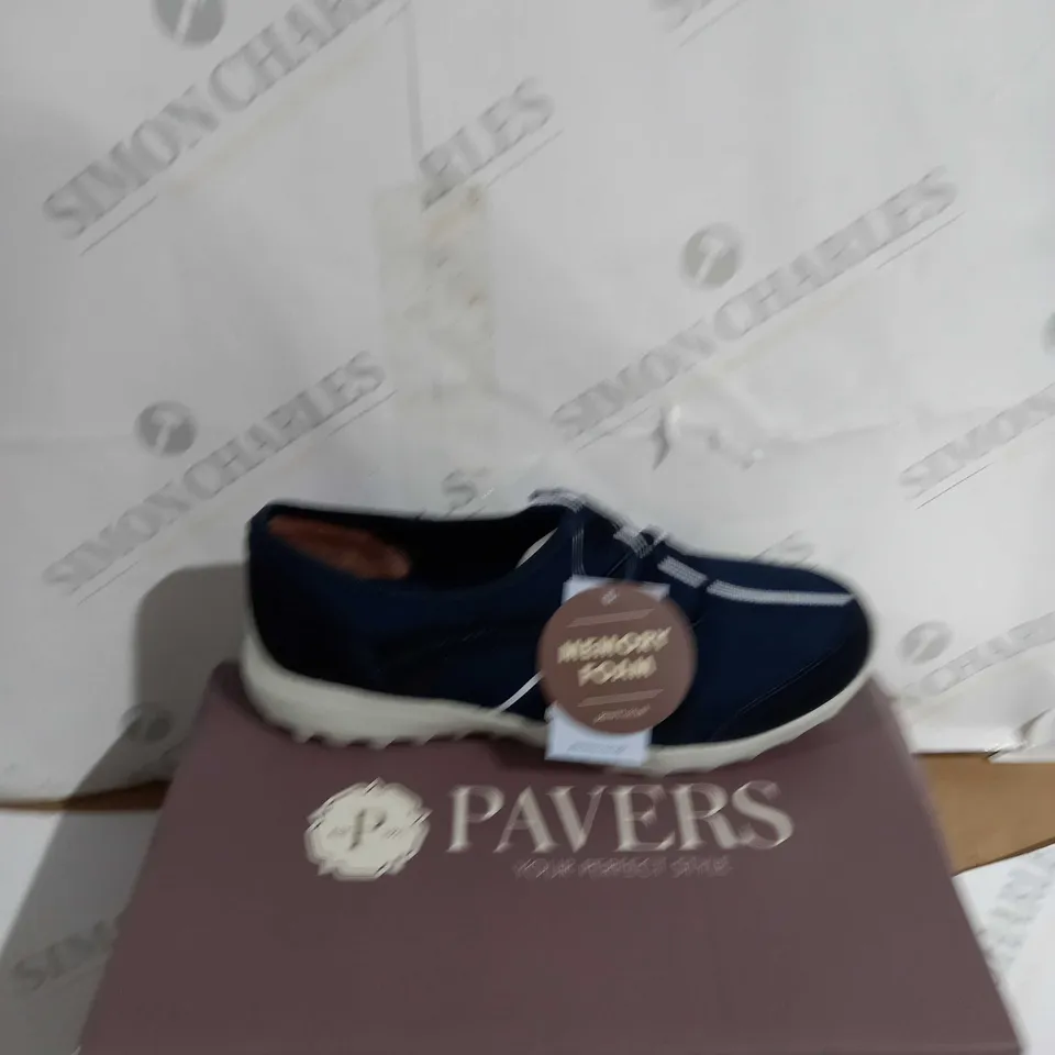 BOXED PAIR F PAVERS NAVY SIZE 40