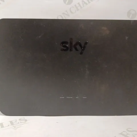 SKY Q BROADBAND HUB 4 - BLACK SR203
