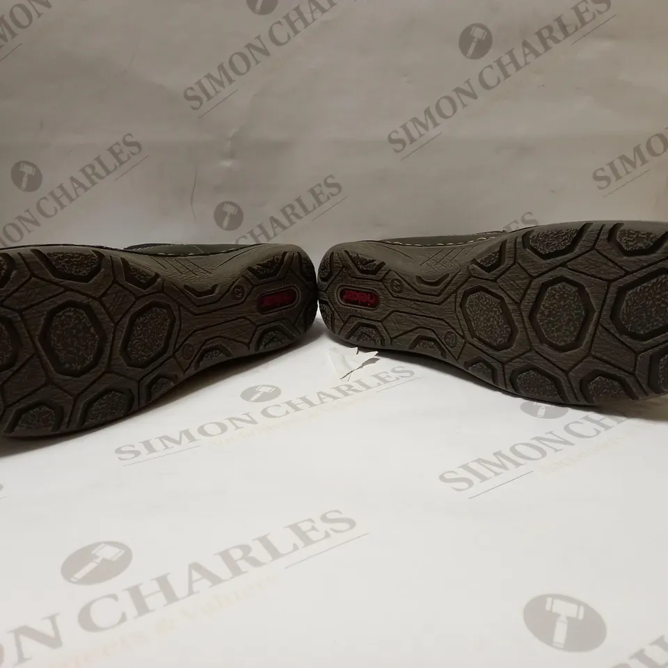 RIEKER FUNZIA GREEN WOMENS CHELSEA BOOTS SIZE 8