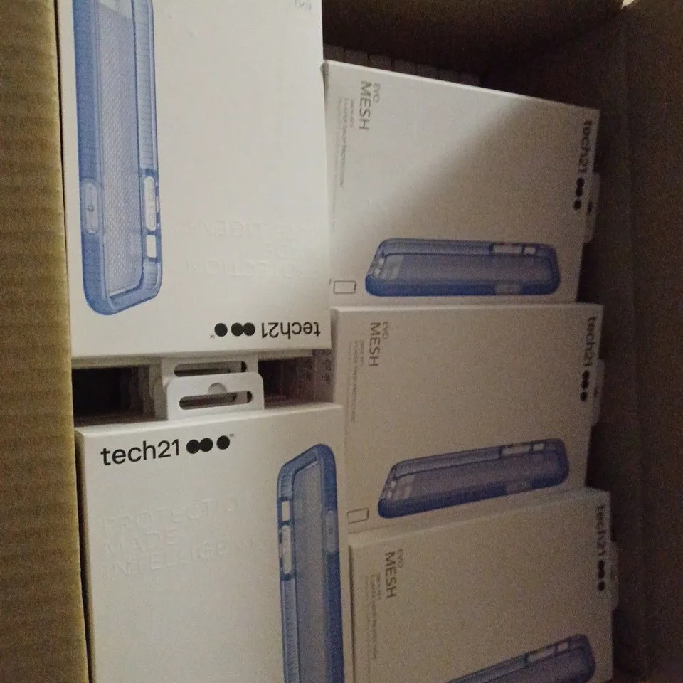 APPROXIMATELY 76 BRAND NEW BOXED TECH21 IPHONE X PHONE CASE 