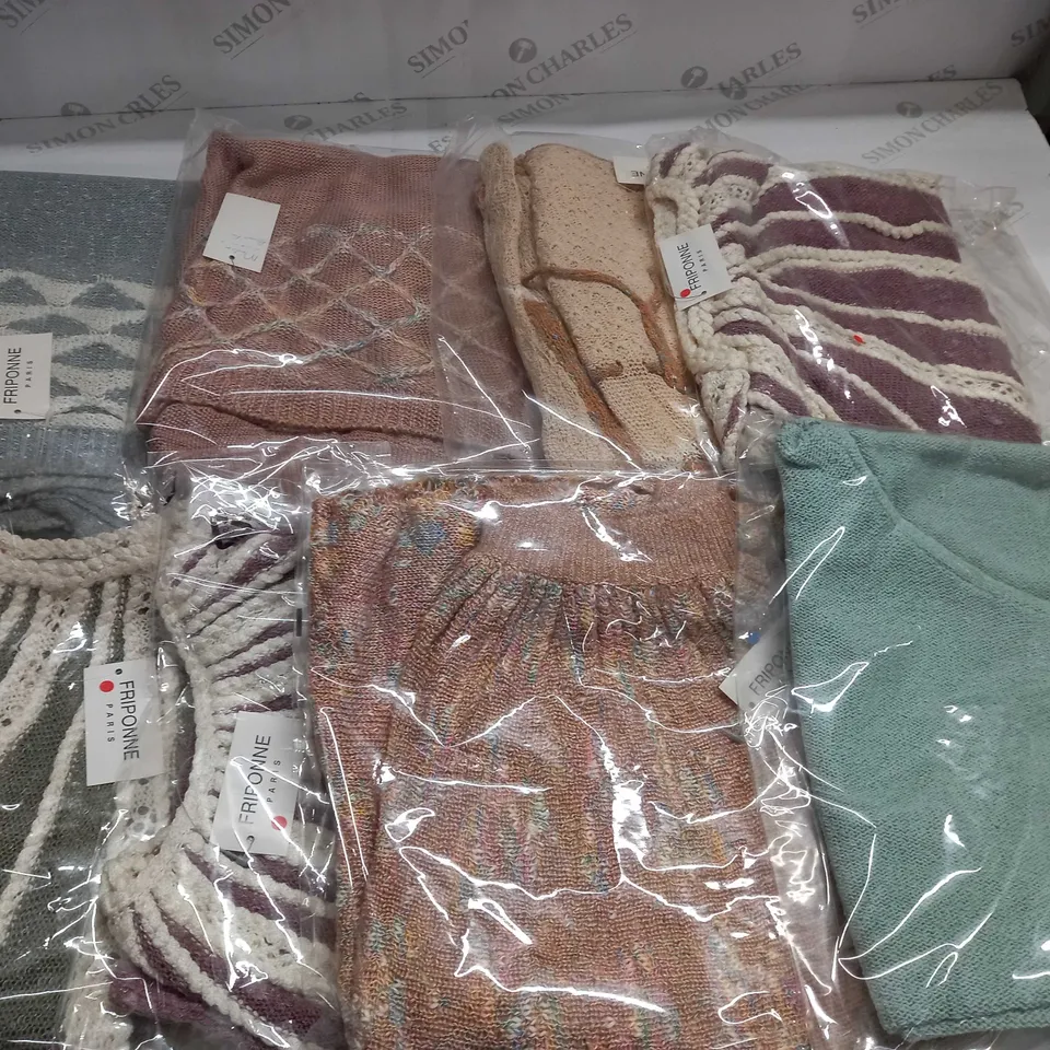 LOT OF 8 BAGGED FRIPONNE CLOTHING ITEMS - VARIOUS SIZES