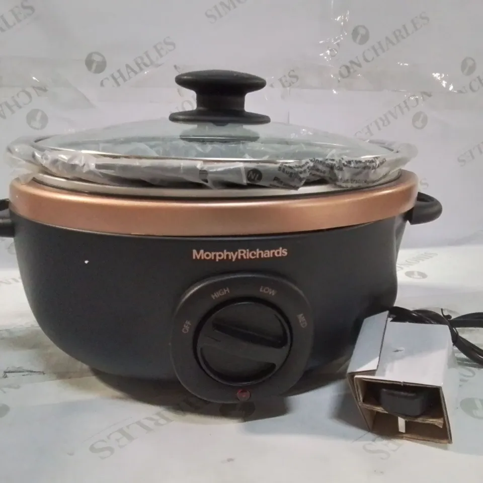 BOXED MORPHY RICHARDS 3.5L SLOW COOKER 