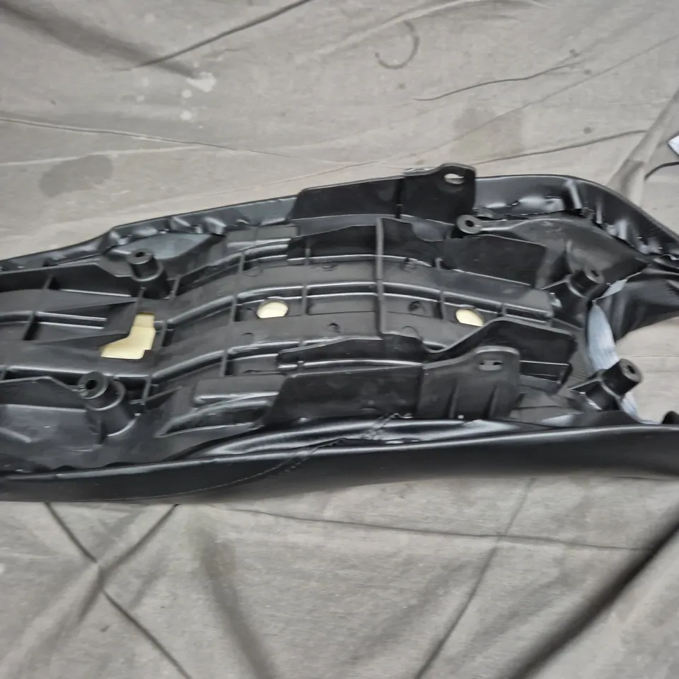 YAMAHA MOTORCYCLE SEAT – BLACK LEATHER, USED - AW235004