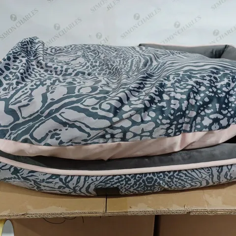 JM BY JULIEN MACDONALD PET BED