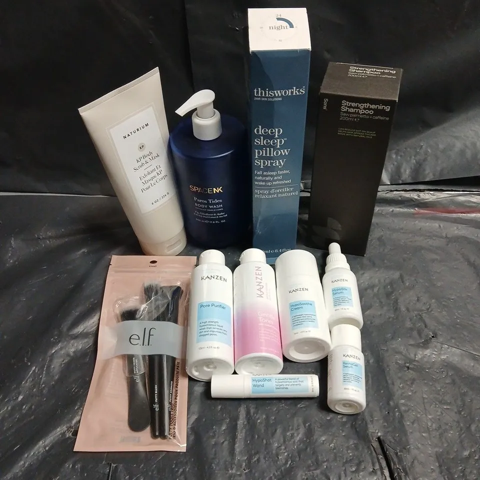 APPROXIMATEY 20 ASSORTED HEALTH AND BEAUTY PRODUCTS TO INCLUDE - THISWORKS DEEP SLEEP PILLOW SPRAY - SONS STRENGTHENING SHAMPOO - KANZEN HYPOSHOT WAND - ETC