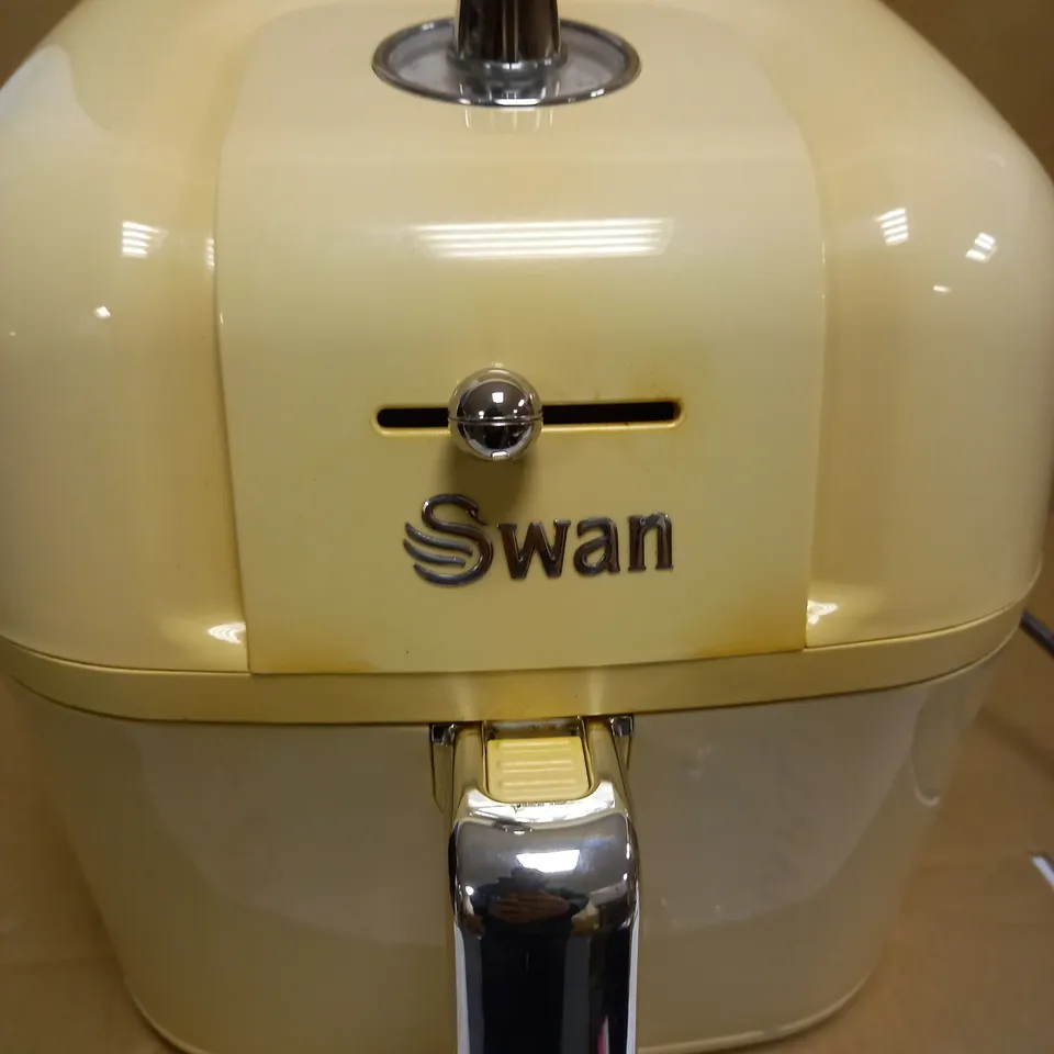 SWANN RETRO 8L MANUAL AIR FRYER CREAM
