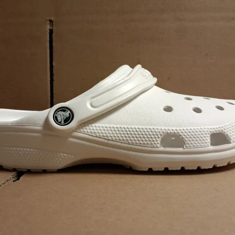 PAIR OF CROCS CLASSIC CLOGS IN WHITE SIZE UK M7/W8