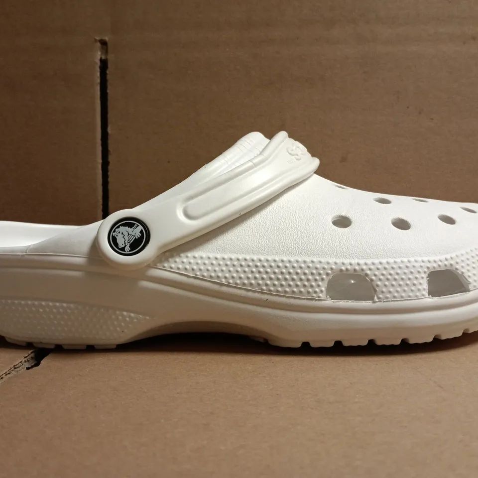 PAIR OF CROCS CLASSIC CLOGS IN WHITE SIZE UK M7/W8