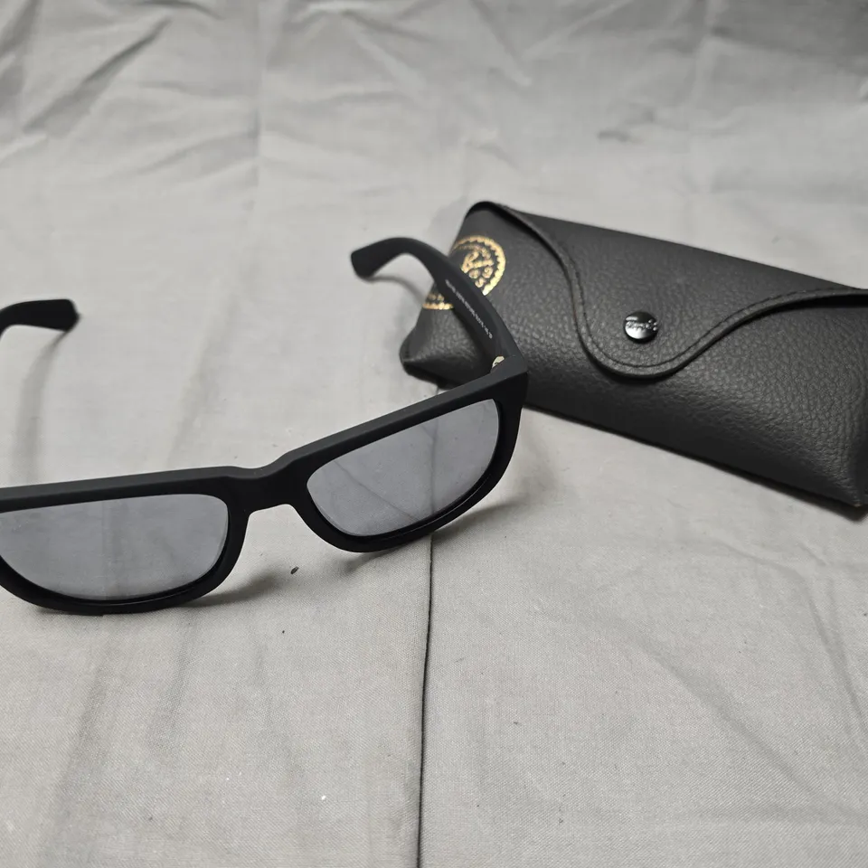 RAY-BAN RB4165 JUSTIN SUNGLASSES – BLACK