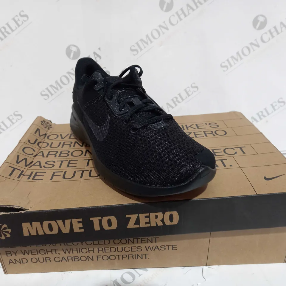 BOXED NIKE FLEX EXPERIENCE SHOE - UK SIZE 5