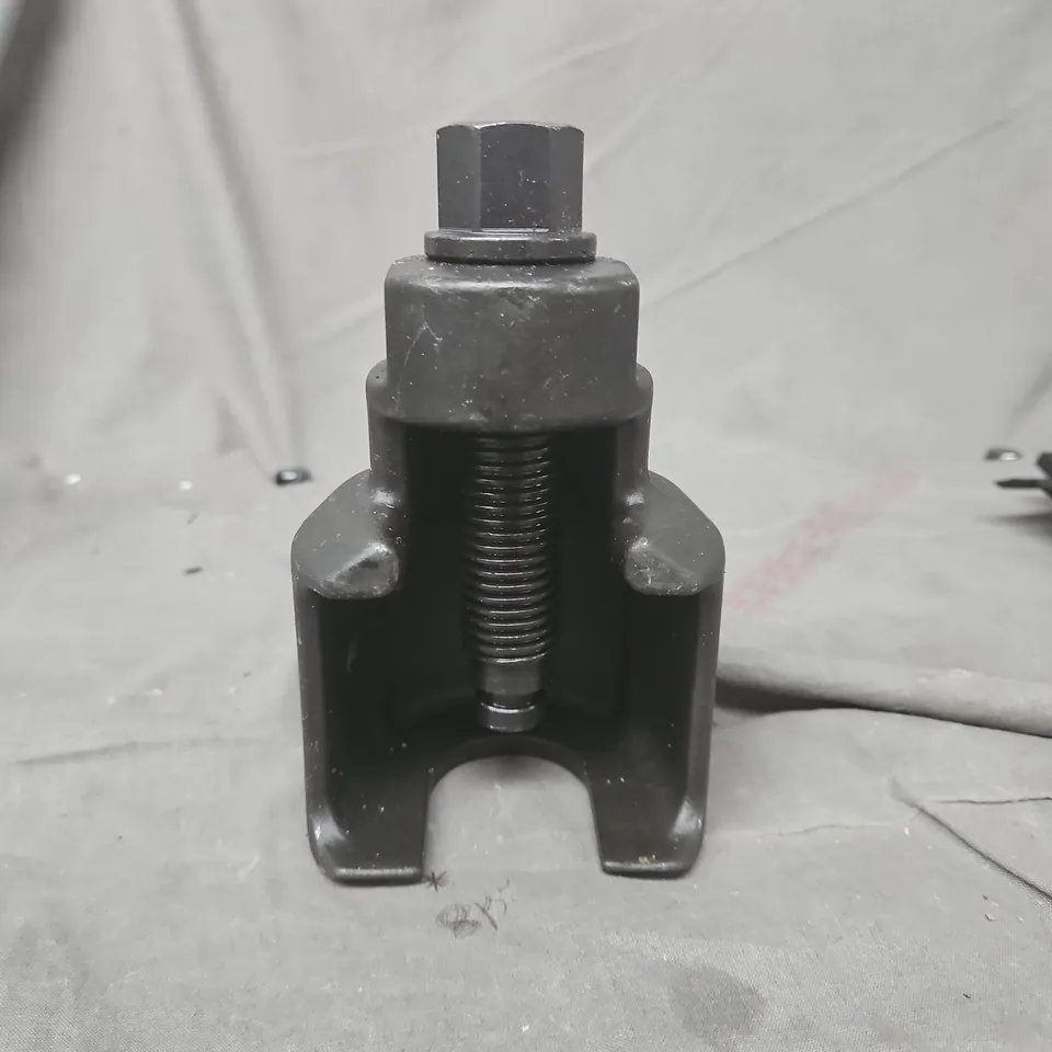 Industrial screw clamp / press tool component
