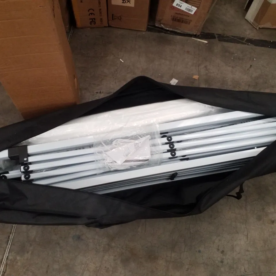 BOXED GAVEBO TENT - WHITE