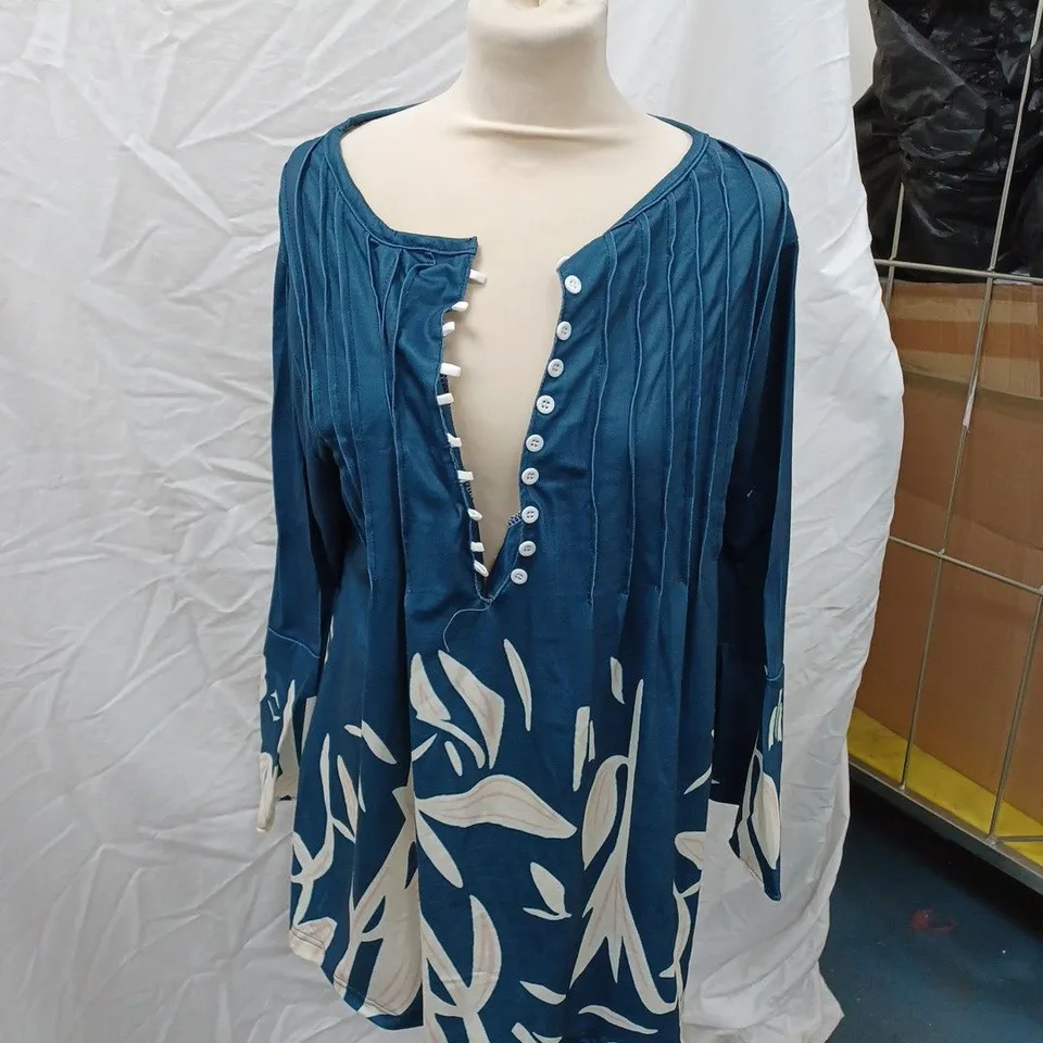 HALF BUTTON UP SHIRT BLUE AND CREAM