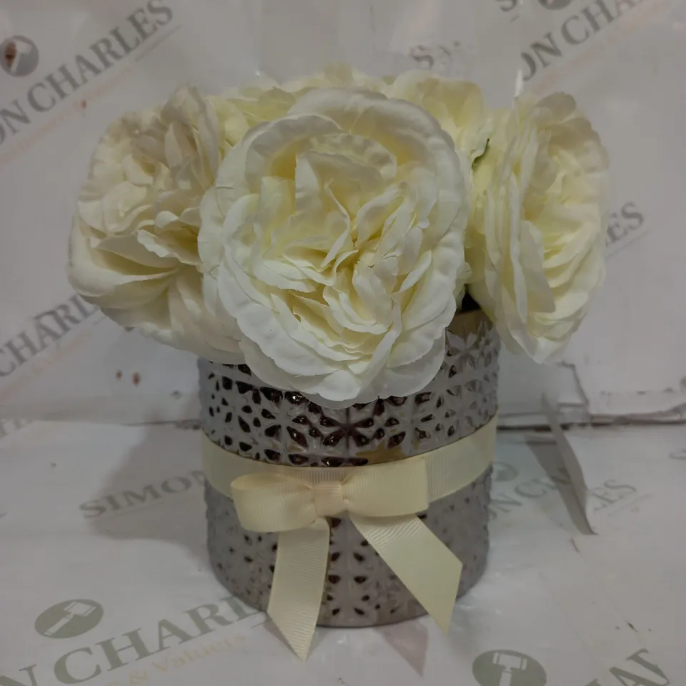 BOXED FAUX FLOWER DÉCOR IN POT