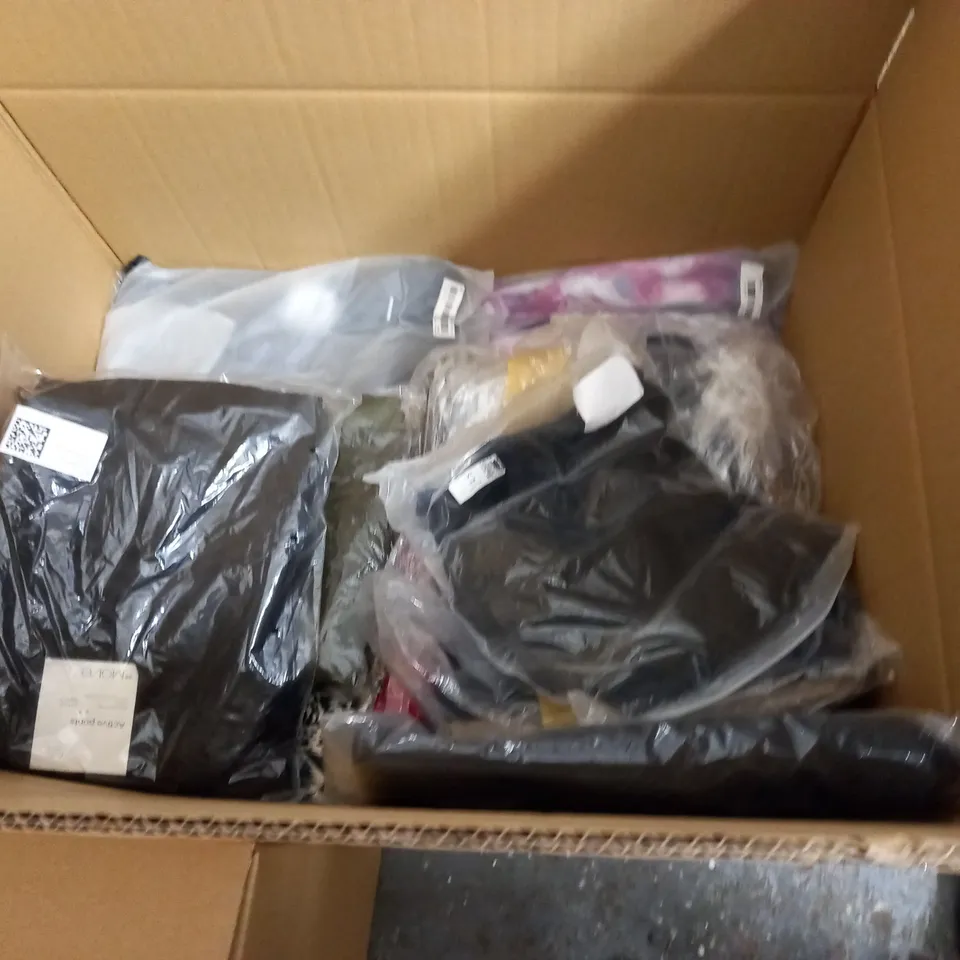 LARGE QUANTITY OF ASSORTED BAGGED CLOTHING ITEMS TO INCLUDE LOVE YOURS, MONKL AND BODEN