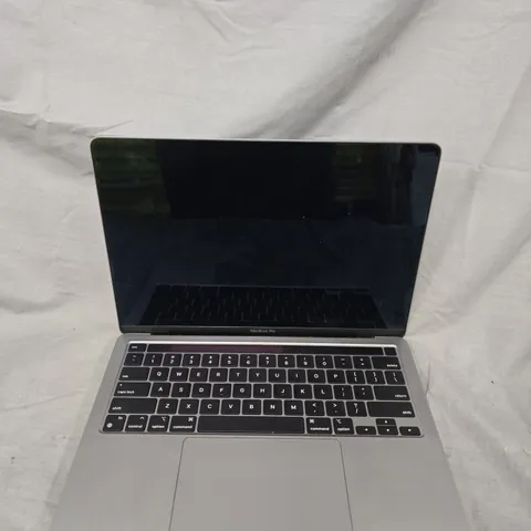 APPLE MACBOOK PRO LAPTOP – SILVER