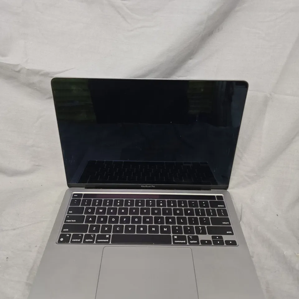 APPLE MACBOOK PRO LAPTOP – SILVER