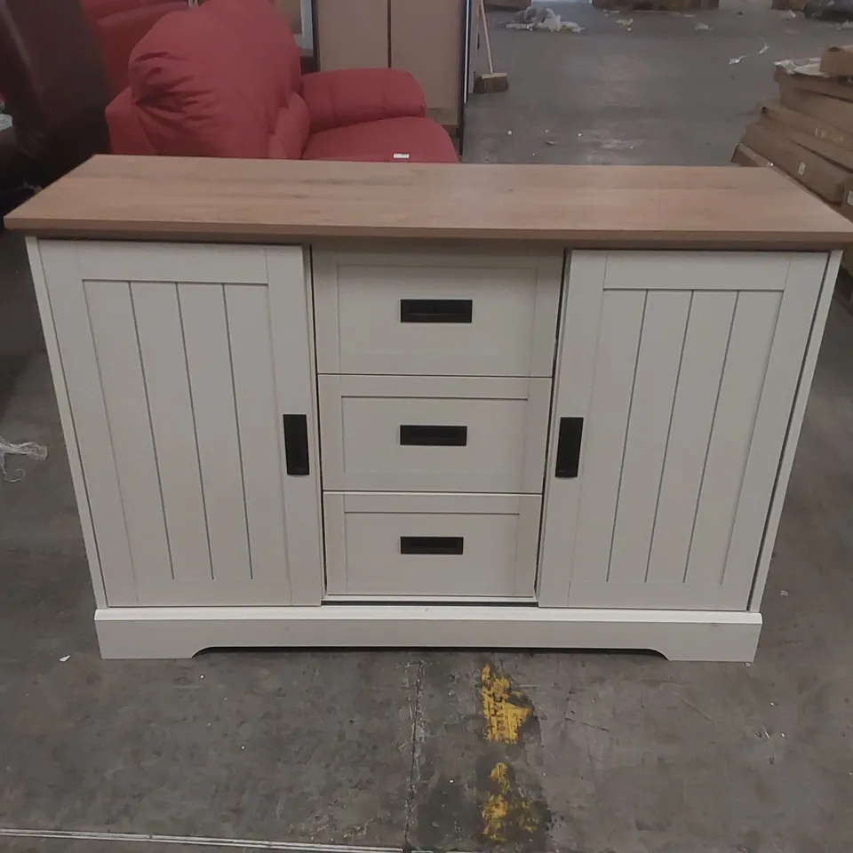 ERISON 2 SIDING DOORS AND 3 DRAWER SIDEBOARD