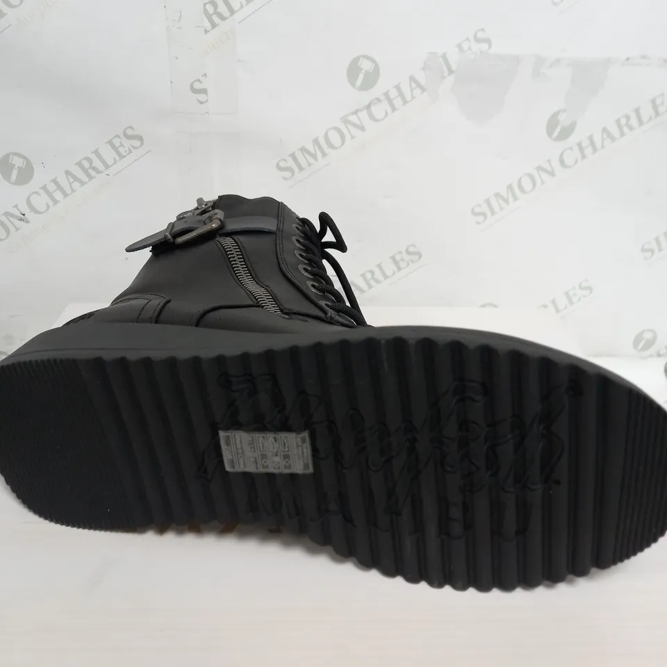 BOXED BLOWFISH MALIBU BLACK HIGH BOOTS - SIZE 7