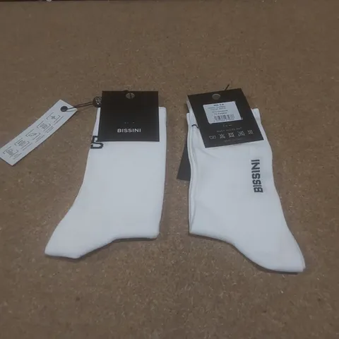 BOX TO CONTAIN A LARGE QUANTITY OF BRAND NEW PAIRS OF BISSINI CYCLING SOCKS - WHITE // SIZE: S-M // 1 PAIR PER PACK