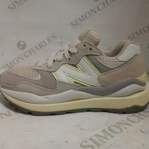NEW BALANCE LACE UP TRAINERS UK SIZE 3.5