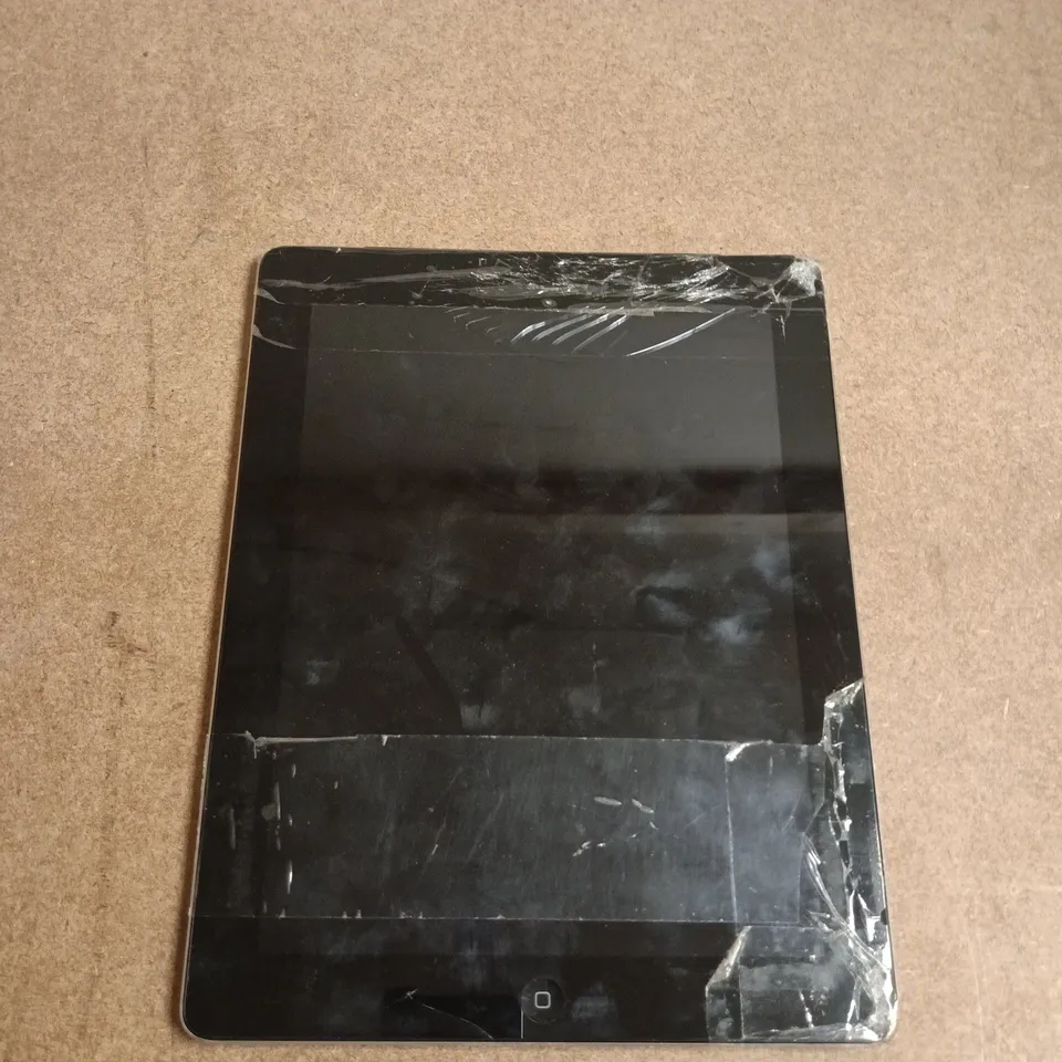 APPLE IPAD – SILVER - SCREEN DAMAGED