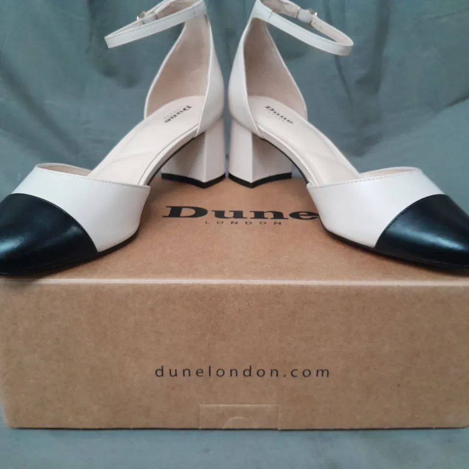 BOXED PAIR OF DUNE LONDON 2 PART TOE CAP BLOCK HEEL SANDALS IN CREAM SIZE 4