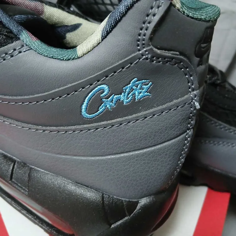 NIKE AIR MAX 95 TT SNEAKERS – UK9 (US10) DARK GREY/BLACK WITH CAMOUFLAGE LINING
