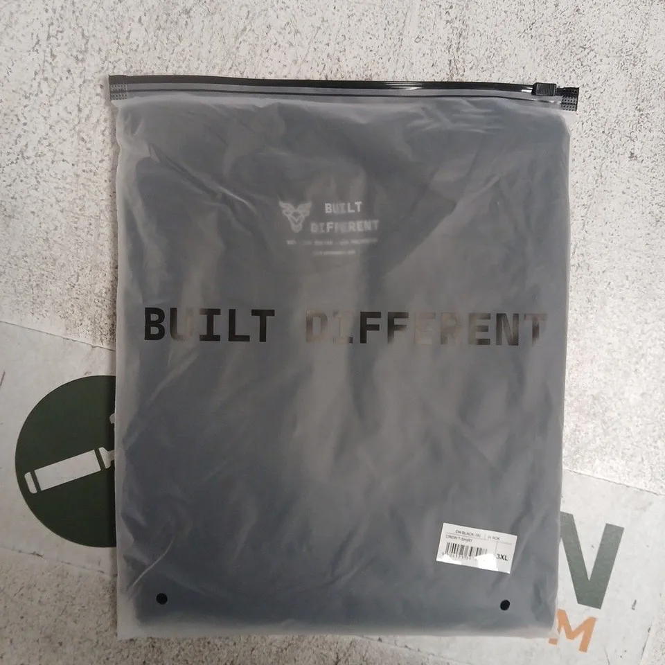 BAGGED BUILT DIFFERENT CREW T-SHIRT IN BLACK SIZE 3XL