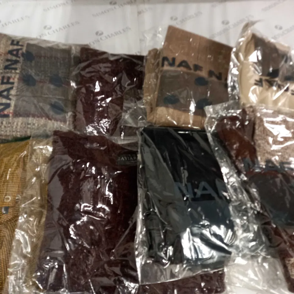 LOT OF APPROXIMATELY 25 ASSORTED BAGGED CLOTHING ITEMS - VARIOUS SIZES