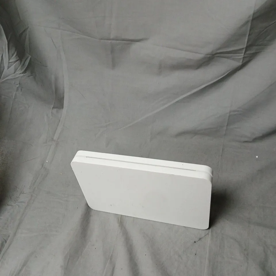 SKY SR213-02-UK-WHITE WIRELESS ROUTER/HUB NO CHARGER NOT TESTED .