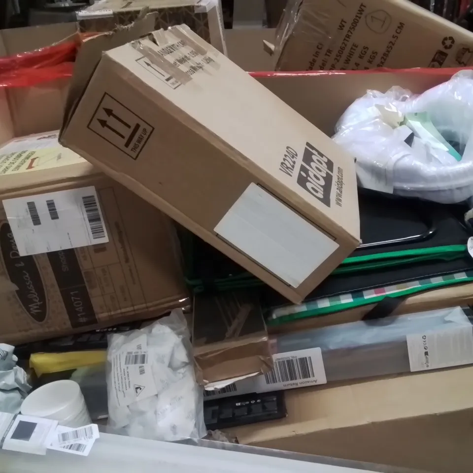 PALLET OF ASSORTED HOUSEHOLD GOODS AND PRODUCTS TO INCLUDE;DOG HEAD COLLAR,TWEEZERS, GAME BOY MUG,POOL CUES,BLINDS,CHILDREN'S SHOPPING TROLLEY AND OTHER ASSORTED ITEMS...