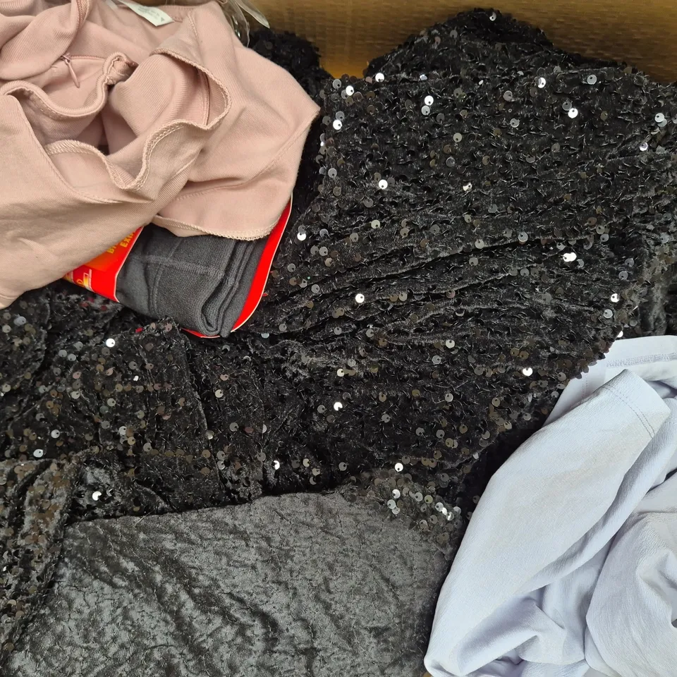 BOX OF APPROXIMATELY 20 ASSORTED CLOTHING AND FASHION ITEMS IN VARIOUS STYLES, SIZES, AND COLOURS - COLLECTION ONLY