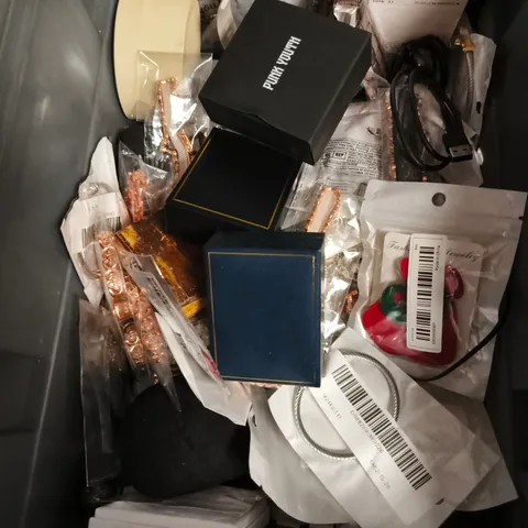  APPROXIMATELY 20  ASSORTED JEWELLERY ITEMS 