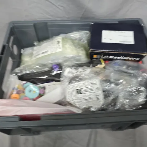 APPROXIMATELY 20 ASSORTED HOUSEHOLD ITEMS 