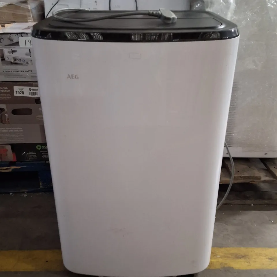 AEG Portable Air Conditioner – AXP26U559HW (Model on label) 220-240V